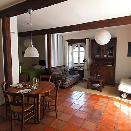 לינה וארוחת בוקר Le Manoir 3*